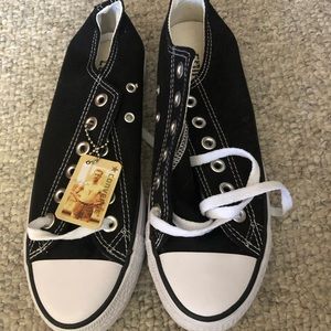 Converse tennis shoes